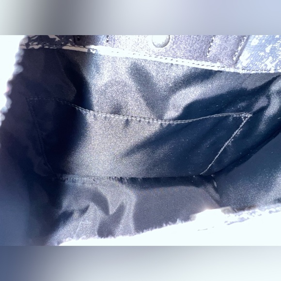 NWT Lululemon Boxy Mini Tote *Print - 4.5L Sketch Turtledove Navy/Obsidian - Picture 13 of 16